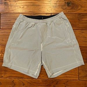NWOT Birddogs Khaki Shorts in Seersucker Print with Liner